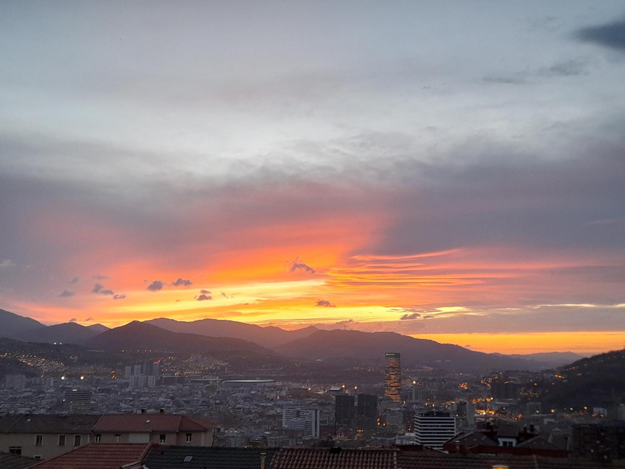 Calida Estancia Descubre La Ciudad Bilbao Exteriör bild